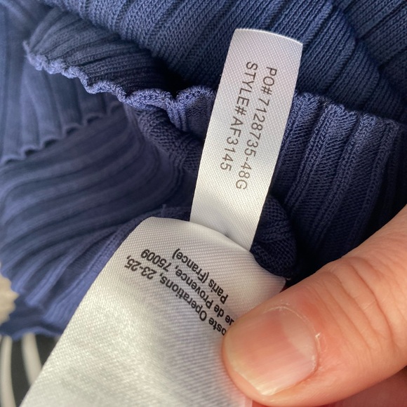 Lacoste 

Flat Ribbed Rayon Sweater

Size  36 smallet - Picture 7 of 7